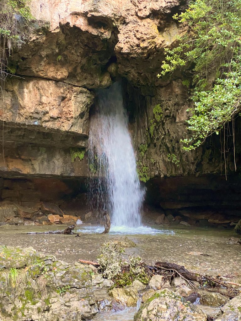 Wasserfall Su Stampu e Tronu in den Wäldern von Sadali